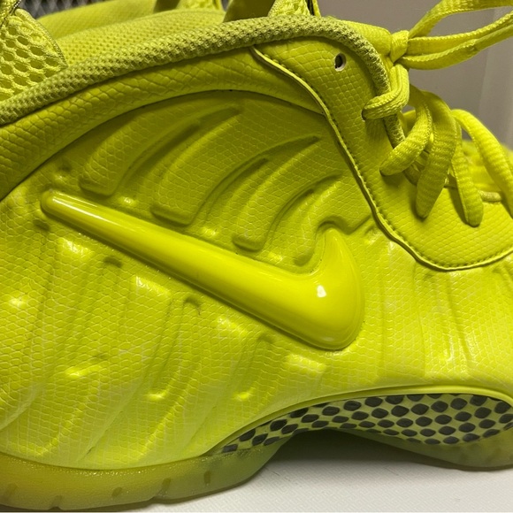 Nike Air Foamposite Pro Volt 2020 - Size 10.5🔥 - Picture 15 of 16